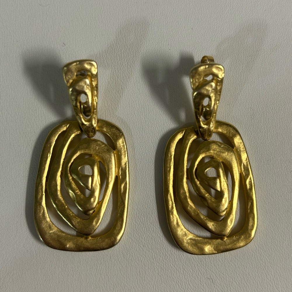 TAT Dangle EARRINGS VINTAGE GOLD TONE  STUD PIERCED Stamped